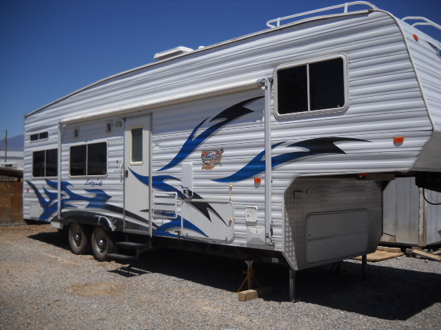 2006 Weekend Warrior 30 5th Wheel