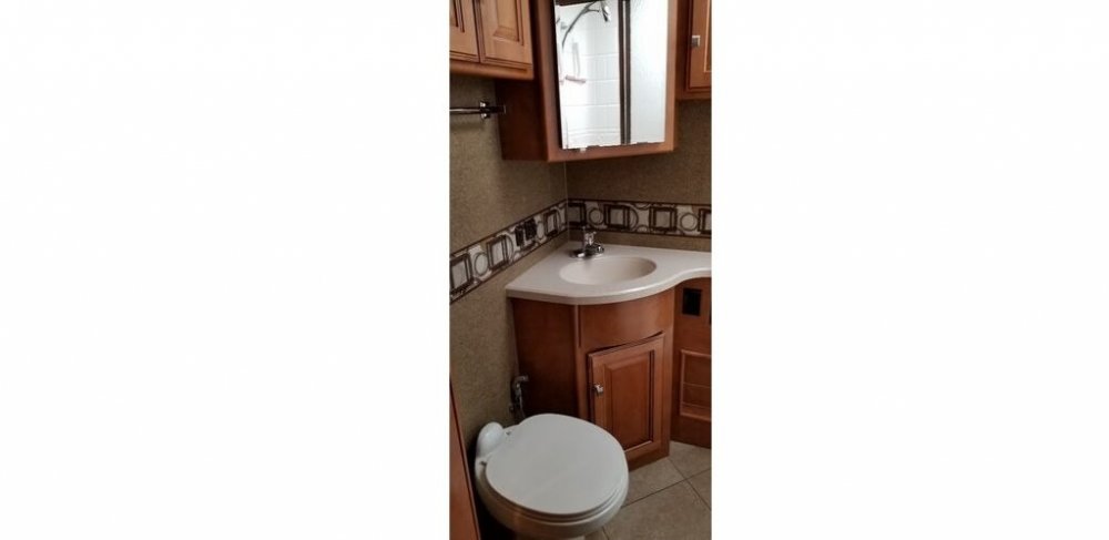 Bathroom 1 (1024x498).jpg